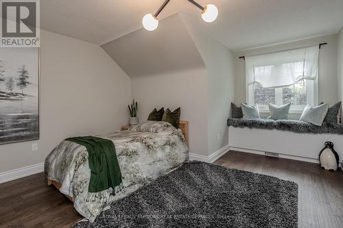 4016 Lantern Lane, Burlington (Shoreacres), ON - Indoor Photo Showing Bedroom