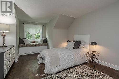 4016 Lantern Lane, Burlington (Shoreacres), ON - Indoor Photo Showing Bedroom