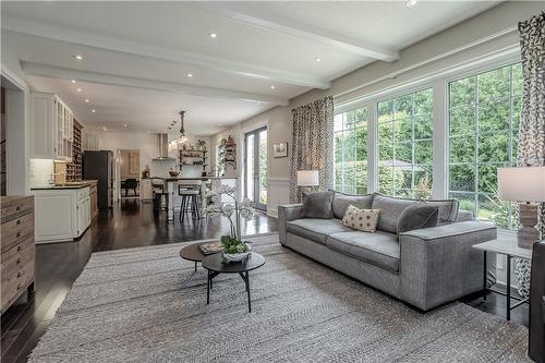 4016 Lantern Lane, Burlington, ON - Indoor Photo Showing Living Room