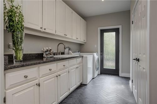 4016 Lantern Lane, Burlington, ON - Indoor Photo Showing Laundry Room