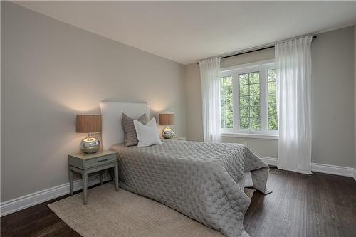 4016 Lantern Lane, Burlington, ON - Indoor Photo Showing Bedroom