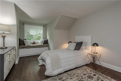 4016 Lantern Lane, Burlington, ON - Indoor Photo Showing Bedroom