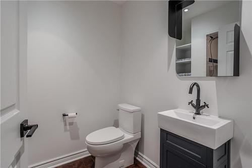 4016 Lantern Lane, Burlington, ON - Indoor Photo Showing Bathroom