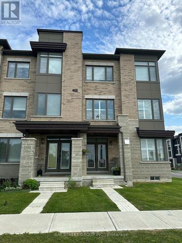 25 Mccague Avenue N, Richmond Hill, ON - Outdoor With Facade