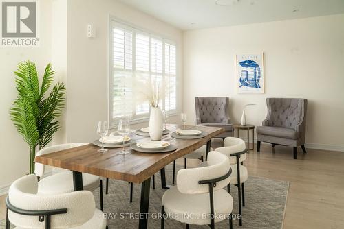 25 Mccague Avenue N, Richmond Hill, ON - Indoor Photo Showing Dining Room