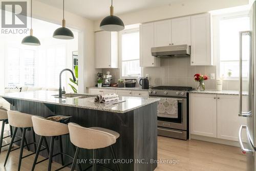 25 Mccague Avenue N, Richmond Hill, ON - Indoor Photo Showing Kitchen With Stainless Steel Kitchen With Upgraded Kitchen