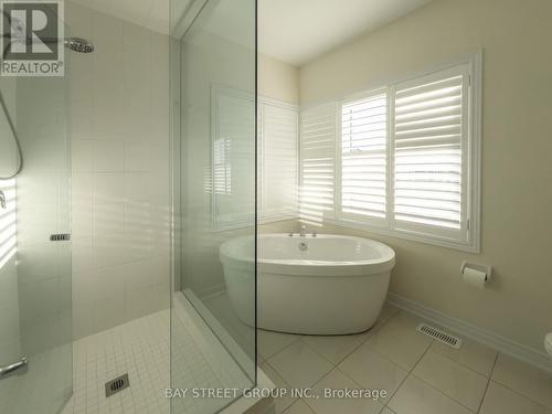 25 Mccague Avenue N, Richmond Hill, ON - Indoor Photo Showing Bathroom