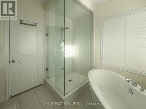 25 Mccague Avenue N, Richmond Hill, ON - Indoor Photo Showing Bathroom