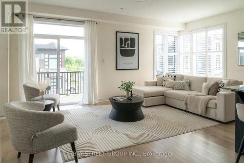 25 Mccague Avenue N, Richmond Hill, ON - Indoor Photo Showing Living Room