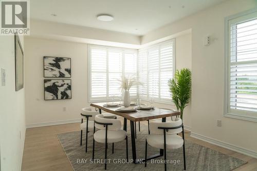 25 Mccague Avenue N, Richmond Hill, ON - Indoor Photo Showing Dining Room