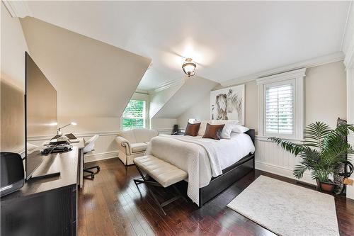 2314 Hoover Court, Burlington, ON - Indoor Photo Showing Bedroom