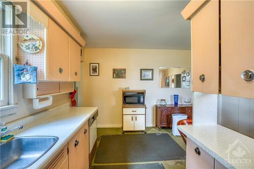 4810 43 Highway, Smiths Falls, ON - Indoor Photo Showing Kitchen