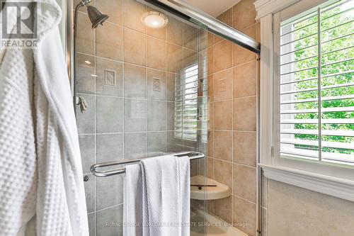 2314 Hoover Court, Burlington (Tyandaga), ON - Indoor Photo Showing Bathroom