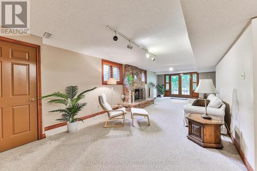 2314 Hoover Court, Burlington (Tyandaga), ON - Indoor