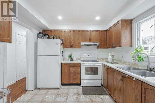 6 Sproule Drive, Brampton (Downtown Brampton), ON - Indoor Photo Showing Kitchen With Double Sink