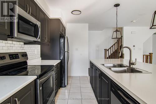 1135 Duignan Crescent, Milton (Ford), ON - Indoor Photo Showing Kitchen With Double Sink