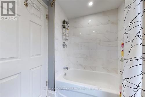 117 Elmview Street W, Welland, ON - Indoor Photo Showing Bathroom