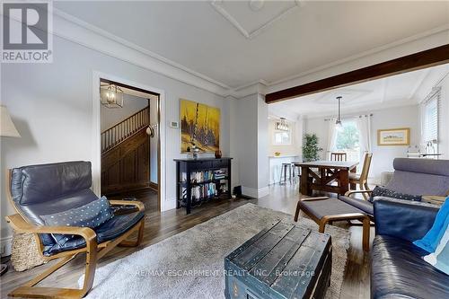 117 Elmview Street W, Welland, ON - Indoor Photo Showing Living Room