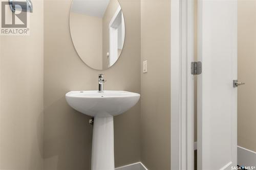 4225 E Keller Avenue, Regina, SK - Indoor Photo Showing Bathroom