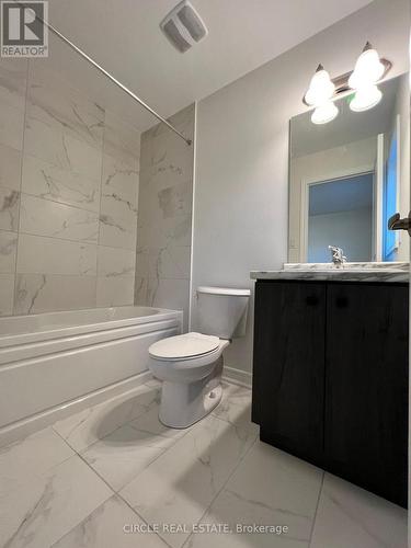 2 Reid Ave Avenue S, Hamilton (Mcquesten), ON - Indoor Photo Showing Bathroom