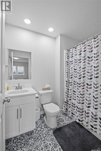 1165/1167 2Nd Street E, Prince Albert, SK - Indoor Photo Showing Bathroom