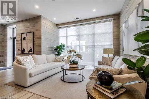 1878 Gordon Street Unit# 307, Guelph, ON - Indoor Photo Showing Living Room