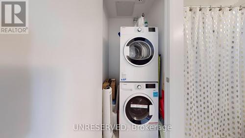 1018 - 3100 Keele Street, Toronto (Downsview-Roding-Cfb), ON - Indoor Photo Showing Laundry Room