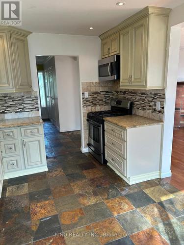 3223 Shadetree Drive, Mississauga, ON - Indoor Photo Showing Kitchen