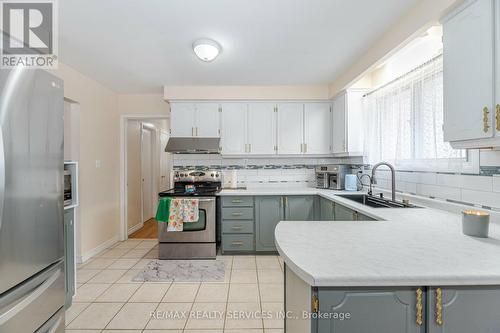 3779 Keenan Crescent, Mississauga (Malton), ON - Indoor Photo Showing Kitchen