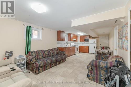 3779 Keenan Crescent, Mississauga (Malton), ON - Indoor Photo Showing Living Room