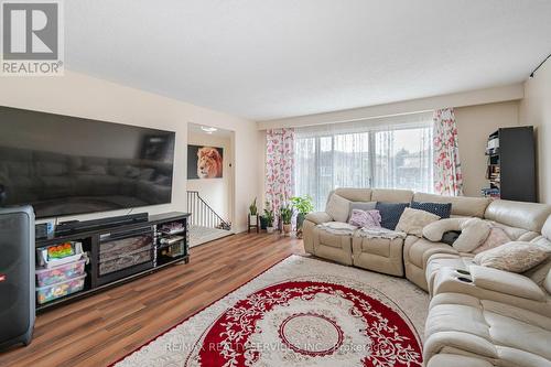 3779 Keenan Crescent, Mississauga (Malton), ON - Indoor Photo Showing Living Room