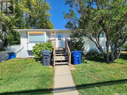 205 1St Avenue Nw, Weyburn, SK - Outdoor