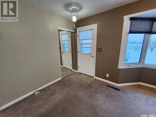 205 1St Avenue Nw, Weyburn, SK - Indoor Photo Showing Other Room