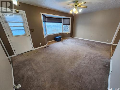 205 1St Avenue Nw, Weyburn, SK - Indoor Photo Showing Other Room