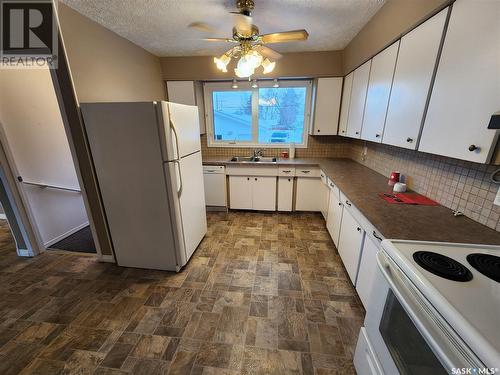 205 1St Avenue Nw, Weyburn, SK - Indoor Photo Showing Kitchen With Double Sink