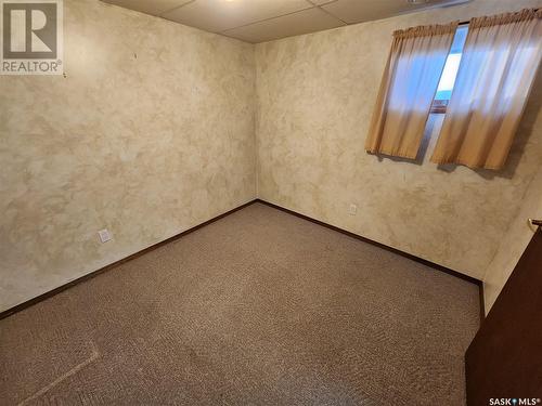 205 1St Avenue Nw, Weyburn, SK - Indoor Photo Showing Other Room