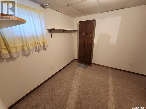 205 1St Avenue Nw, Weyburn, SK - Indoor Photo Showing Other Room