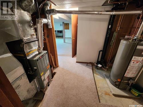 205 1St Avenue Nw, Weyburn, SK - Indoor Photo Showing Basement