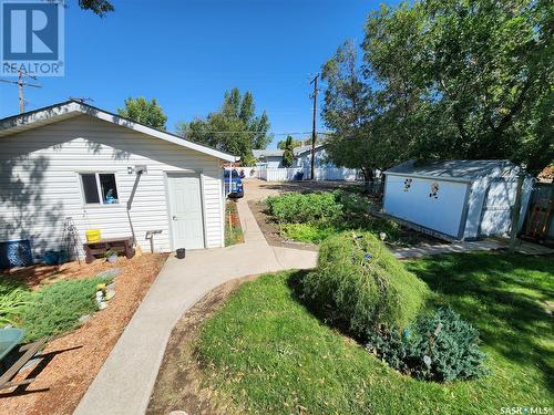 205 1St Avenue Nw, Weyburn, SK - Outdoor