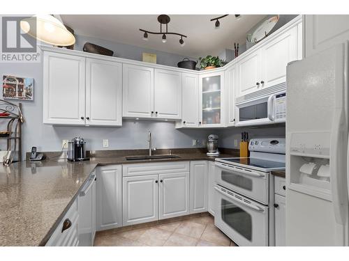 2100 Boucherie Road Unit# 415, West Kelowna, BC - Indoor Photo Showing Kitchen