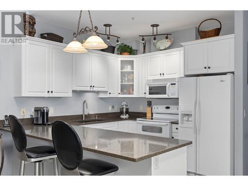 2100 Boucherie Road Unit# 415, West Kelowna, BC - Indoor Photo Showing Kitchen