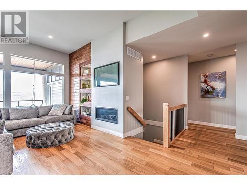 6670 Blackcomb Way, Vernon, BC - Indoor Photo Showing Living Room