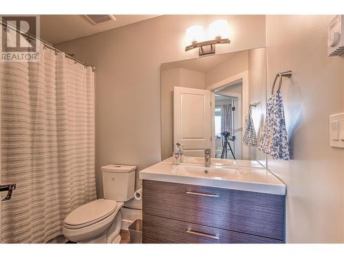 6670 Blackcomb Way, Vernon, BC - Indoor Photo Showing Bathroom