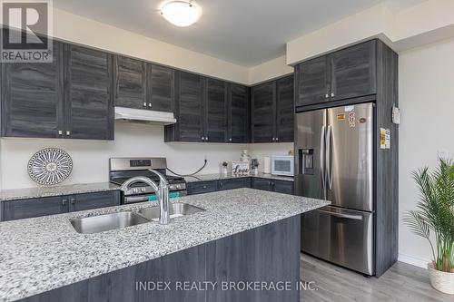 2 Haydrop Road, Brampton, ON - Indoor Photo Showing Kitchen With Double Sink With Upgraded Kitchen