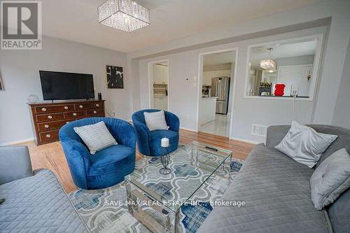 14 Seed Court, Brampton (Fletcher'S Creek Village), ON - Indoor Photo Showing Living Room