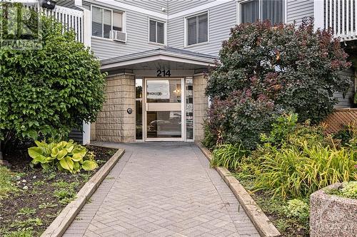 214 Viewmount Drive Unit#102, Ottawa, ON - Outdoor