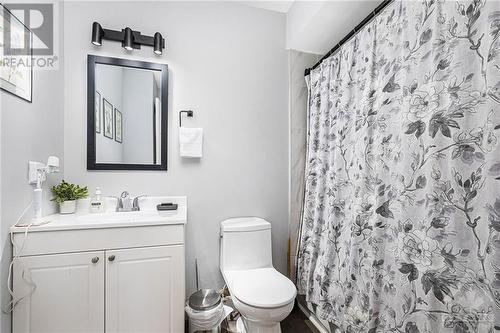 214 Viewmount Drive Unit#102, Ottawa, ON - Indoor Photo Showing Bathroom