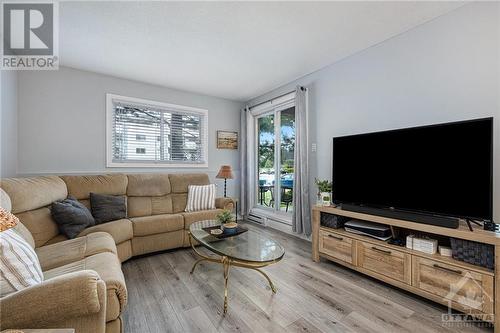 214 Viewmount Drive Unit#102, Ottawa, ON - Indoor Photo Showing Living Room