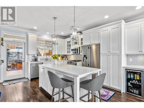 1598 Emerald Drive, Kamloops, BC - Indoor Photo Showing Kitchen With Upgraded Kitchen