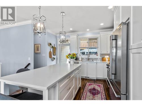 1598 Emerald Drive, Kamloops, BC - Indoor Photo Showing Kitchen With Upgraded Kitchen